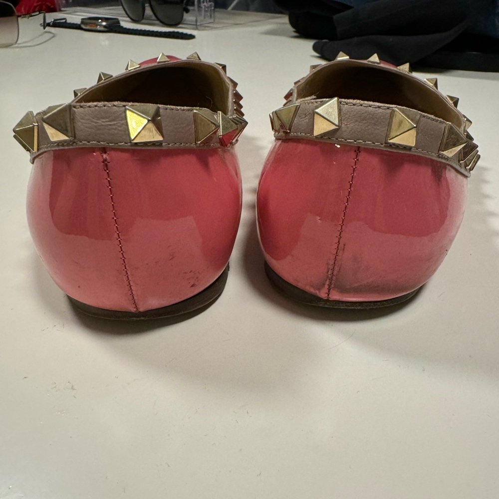 Valentino Garavani Pink Rockstud Leather Pointed-Toe Flats - Picture 6 of 8
